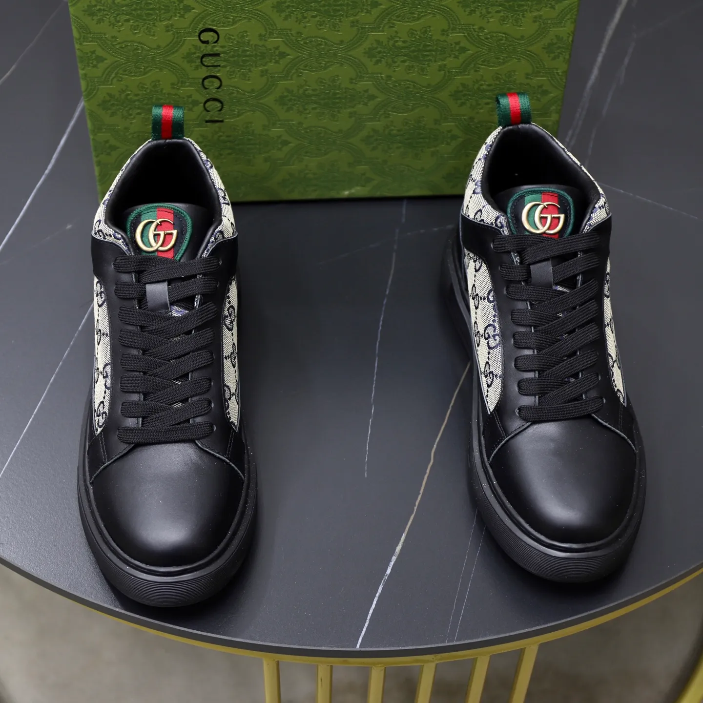 Ex-factory price: 462💰🙅‍♂️🙅‍♂️🙅‍♂️ Brand: Gucci GUCCi Standard code: 38-44 (45 customized) Grade: Same as the official website Material: Original cowhide material spliced with brand cloth Comfortable and breathable lining Lightweight and wear-resistant sports outsole Style category: Men's fashion casual shoes Running sports shoes Distinguished luxury brand elements Top luxury color: actual picture color